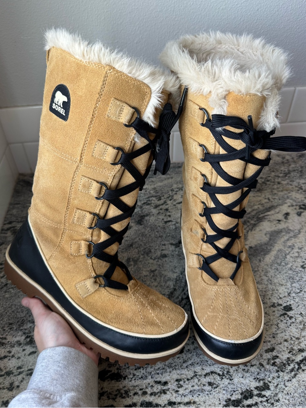 Sorel Tivoli High II Boot in Curry (tan). Size 8 (runs small). EUC!